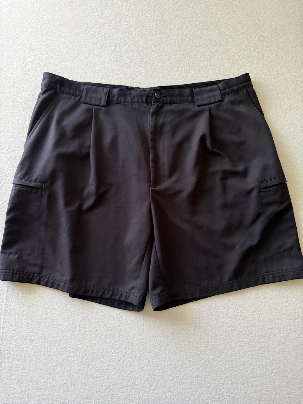 Izod Men's Cargo Shorts in Black